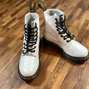 Dr. Martens  woman’s white leather boots. Size 5.